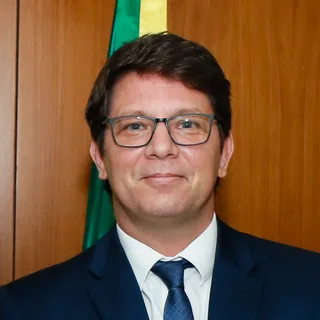Retrato de Mario Frias